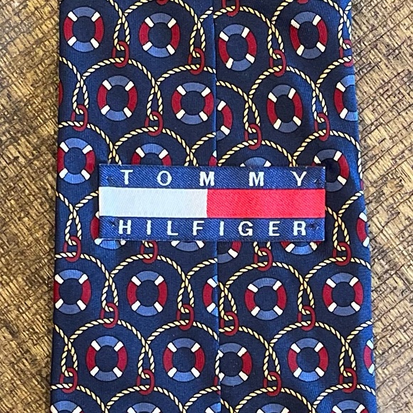 Gorgeous Tommy Hilfiger 100% Italian Silk Tie - Picture 4 of 4